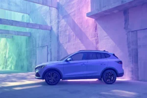 MG ZS vs Atto 2 : comparatif des SUV compacts hybrides